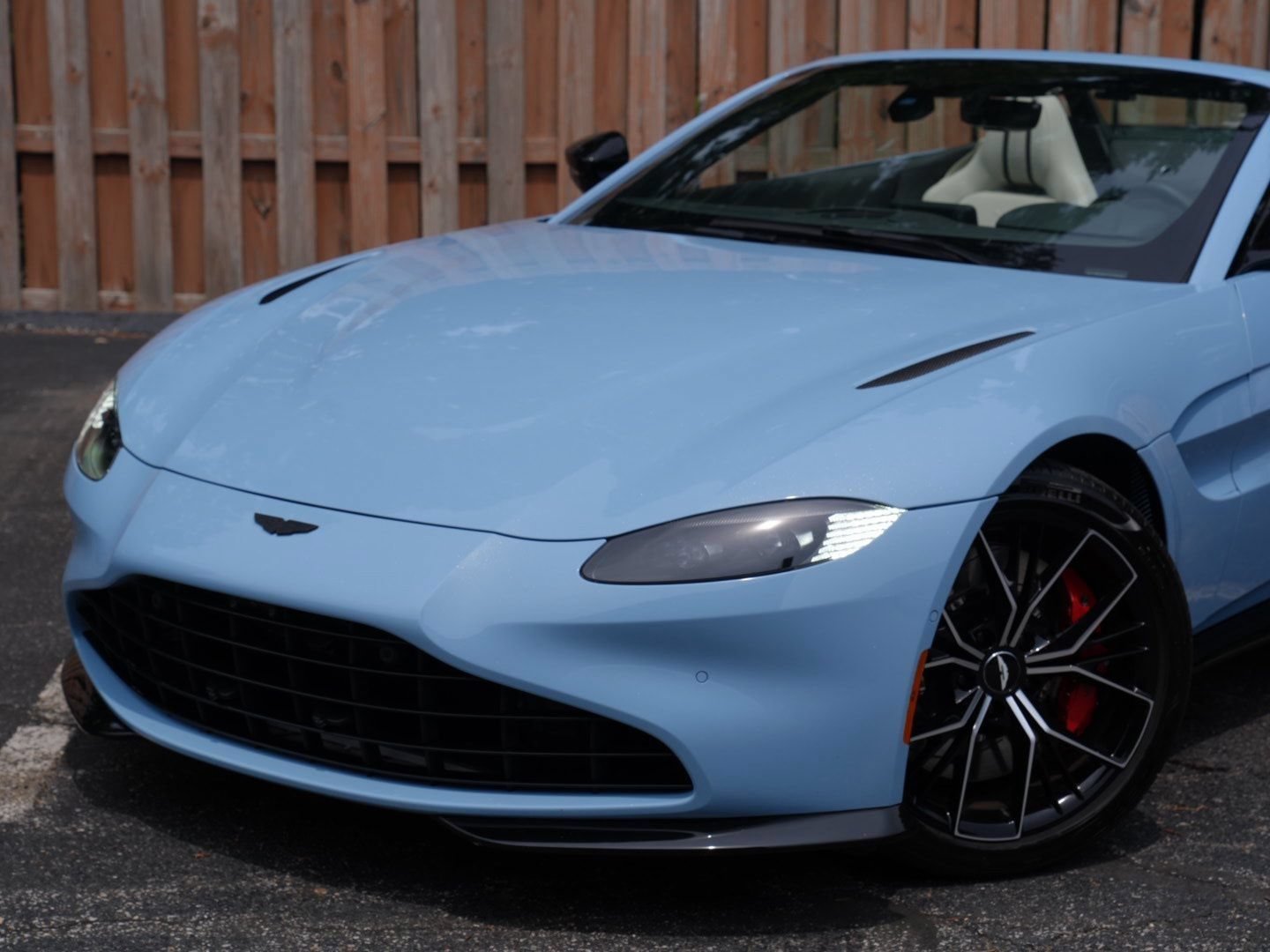 Used 2023 Aston Martin V8 Vantage Roadster RWD image 44