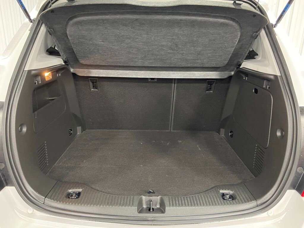 Used 2022 Chevrolet Trax LT w/ LT Convenience Package image 10
