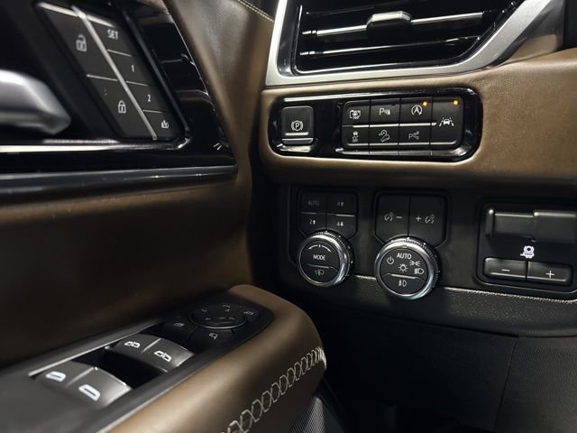 Used 2025 GMC Yukon XL Denali Ultimate image 11