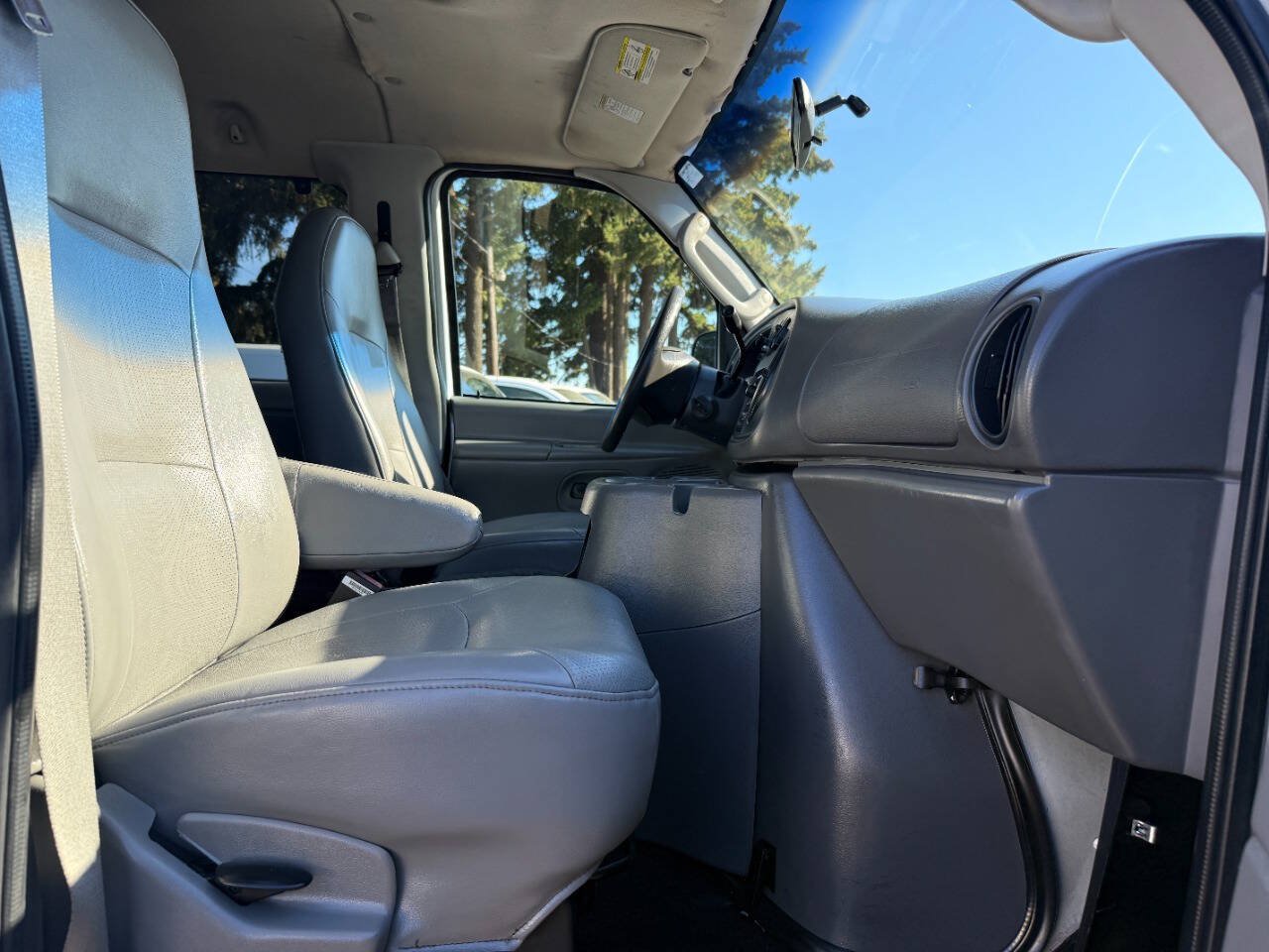Used 2005 Ford E-350 and Econoline 350 XL RWD image 20