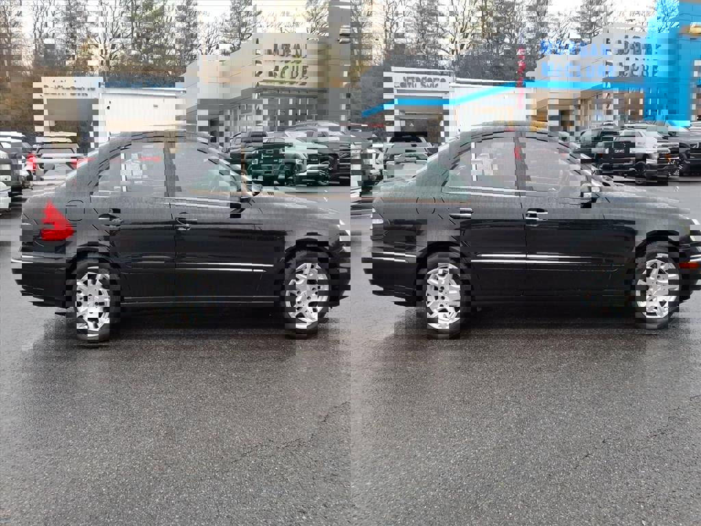 Used 2005 Mercedes-Benz E 320 4MATIC Sedan image 9