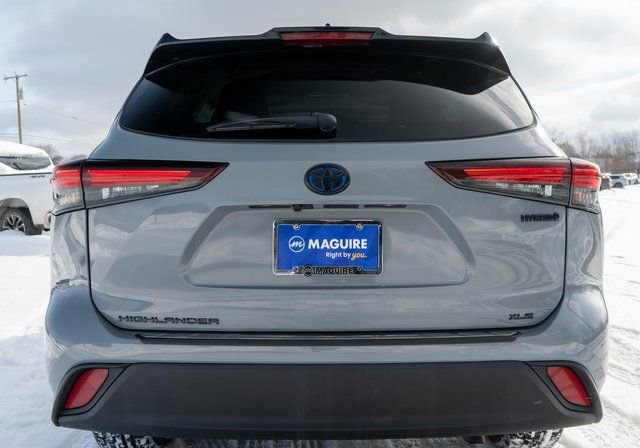 Used 2024 Toyota Highlander XLE image 7