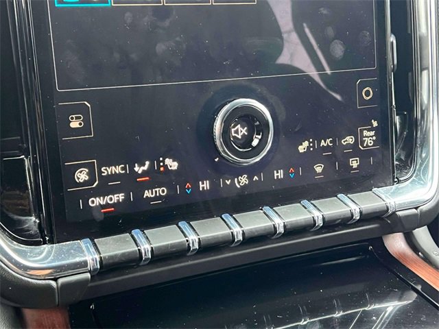 Used 2025 GMC Yukon XL Denali image 30