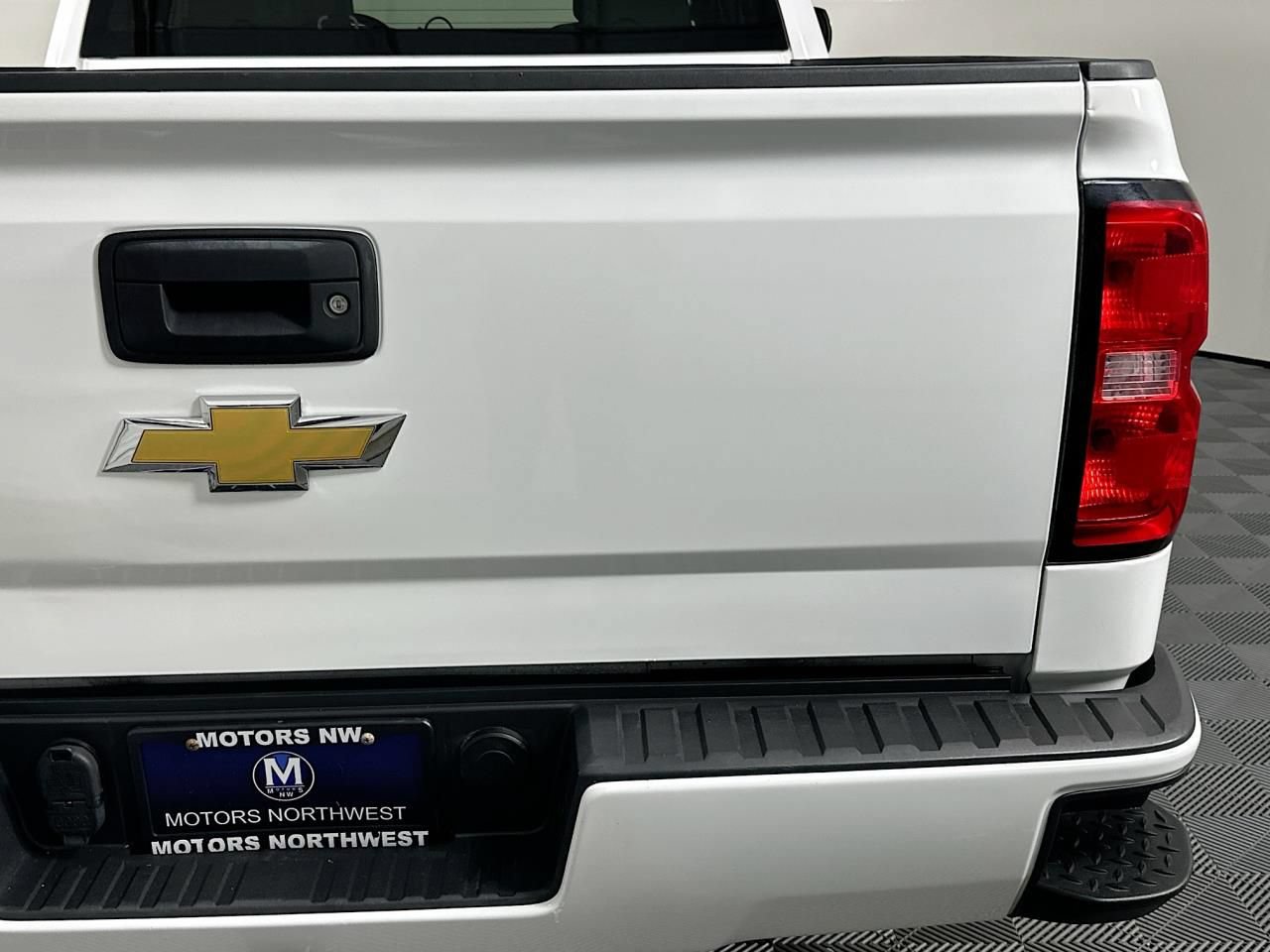 Used 2017 Chevrolet Silverado 1500 Custom w/ Custom Convenience Package AWD/4WD image 22