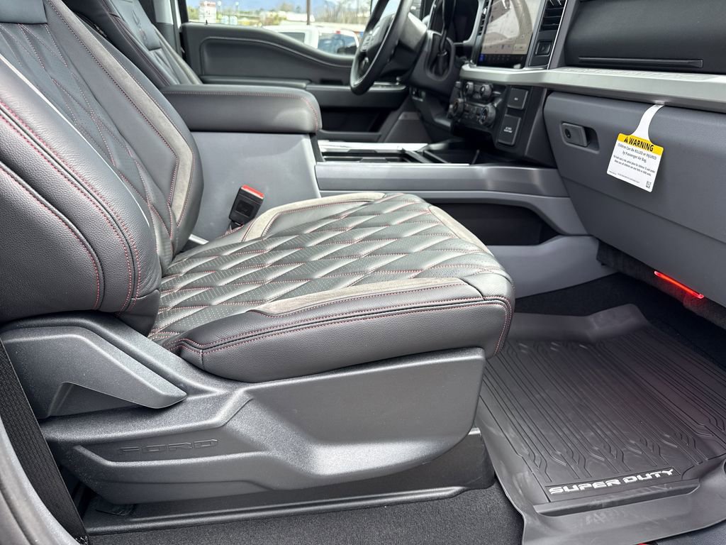 Used 2025 Ford F250 XLT w/ Black Appearance Package image 14