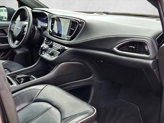 Used 2021 Chrysler Pacifica Limited w/ Uconnect Theater Family Group FWD image 27