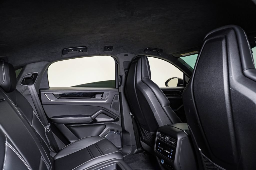 Certified 2025 Porsche Cayenne Turbo GT AWD/4WD image 16