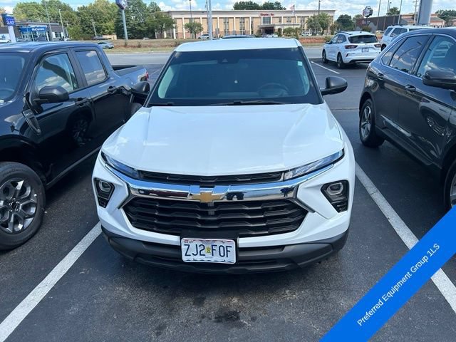 Used 2024 Chevrolet TrailBlazer LS w/ LS Convenience Package FWD image 2