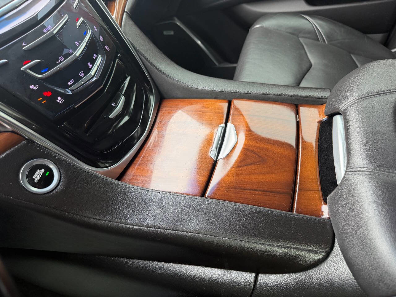 Used 2017 Cadillac Escalade ESV Luxury image 53