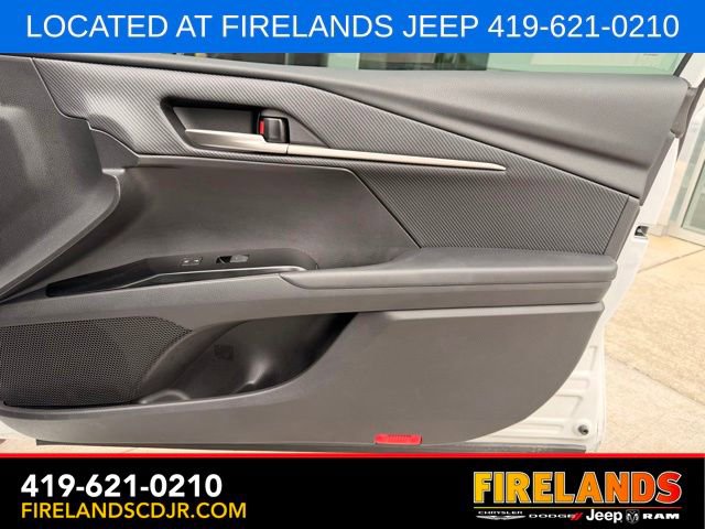 Used 2025 Toyota Camry SE FWD image 17