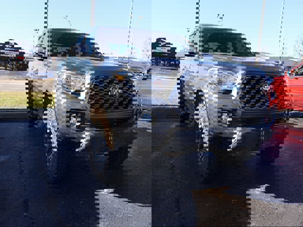 Used 2022 Toyota Tacoma 4x4 Double Cab image 4