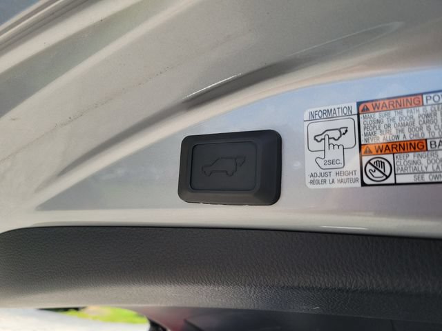 Used 2018 Toyota RAV4 XLE FWD image 9
