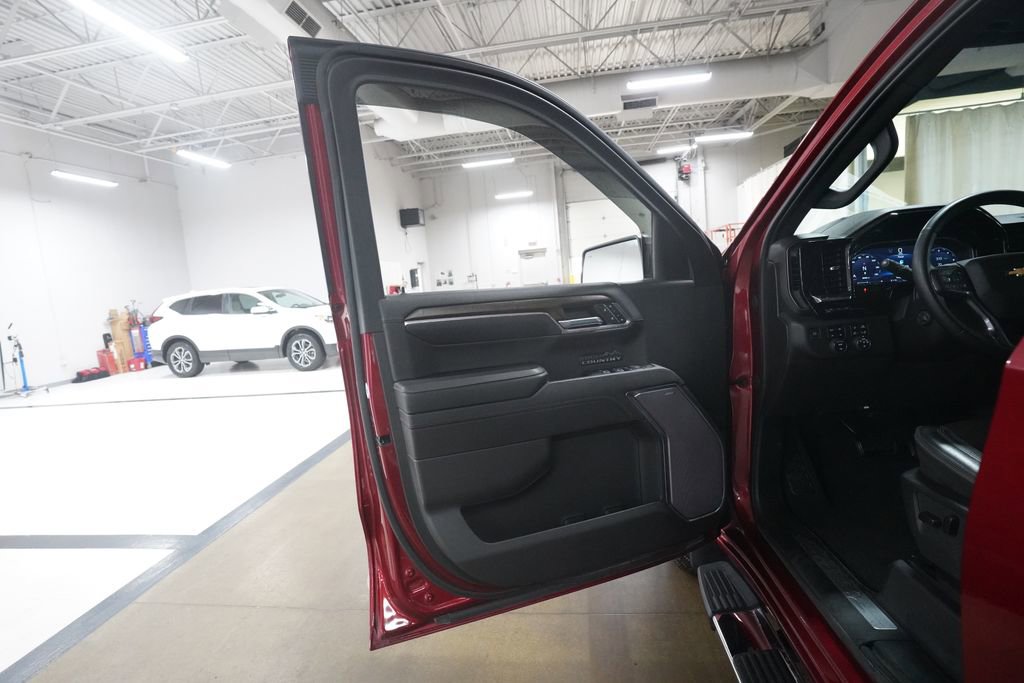 Certified 2023 Chevrolet Silverado 1500 High Country w/ Technology Package AWD/4WD image 26