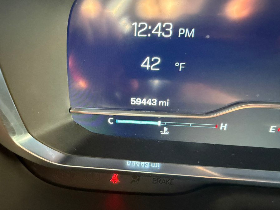 Used 2024 Chevrolet Suburban Premier image 29