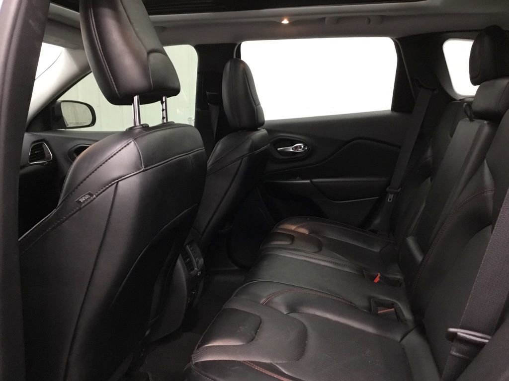 Used 2022 Jeep Cherokee Trailhawk w/ Sun, Sound & Nav Group AWD/4WD image 11