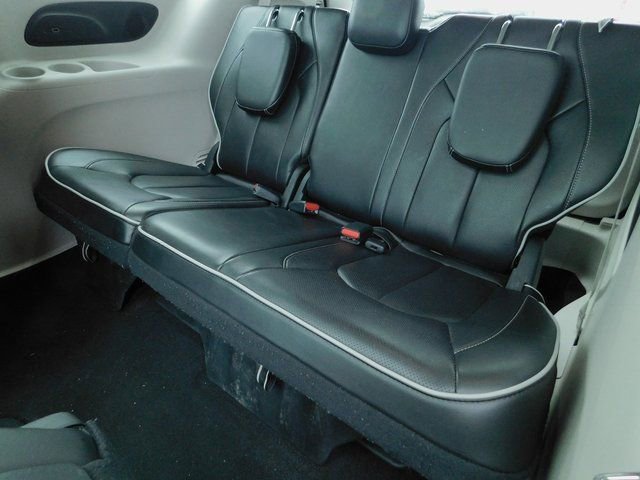 Used 2024 Chrysler Pacifica Limited image 26