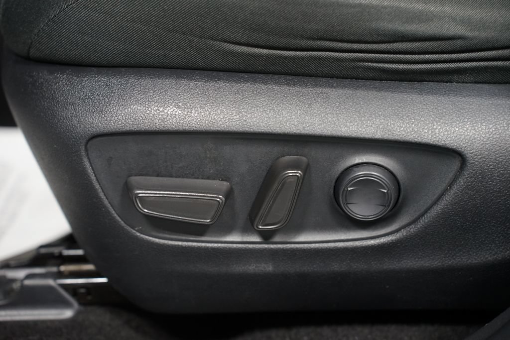 Used 2024 Toyota RAV4 XLE FWD image 33
