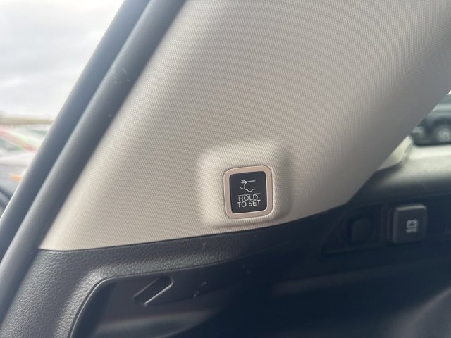 Used 2023 Jeep Grand Cherokee Limited w/ Black Appearance Package image 6