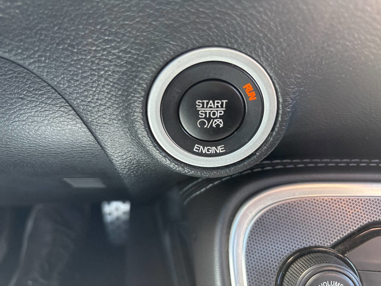 Used 2015 Dodge Challenger R/T Plus image 22