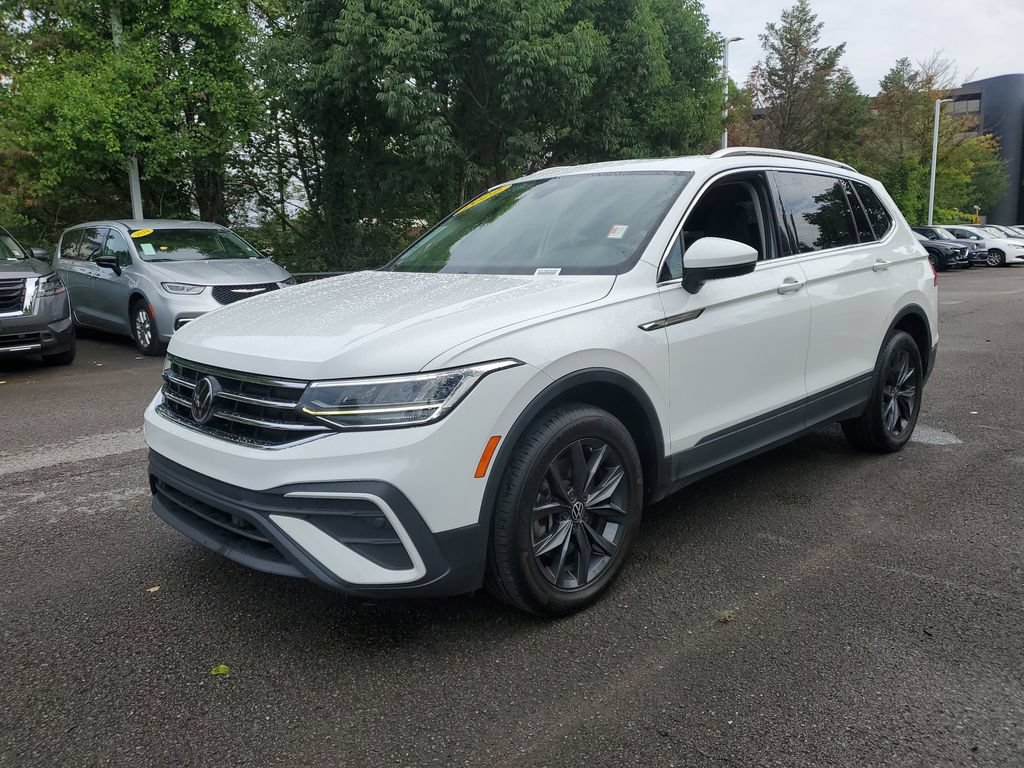 Used 2022 Volkswagen Tiguan SE w/ Panoramic Sunroof Package AWD/4WD image 2
