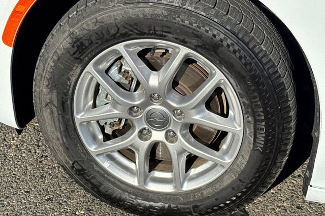 Used 2023 Chrysler Pacifica Touring-L image 43