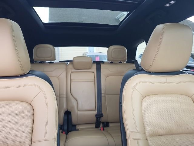 Used 2021 Lincoln Corsair Reserve w/ Equipment Group 201A image 16