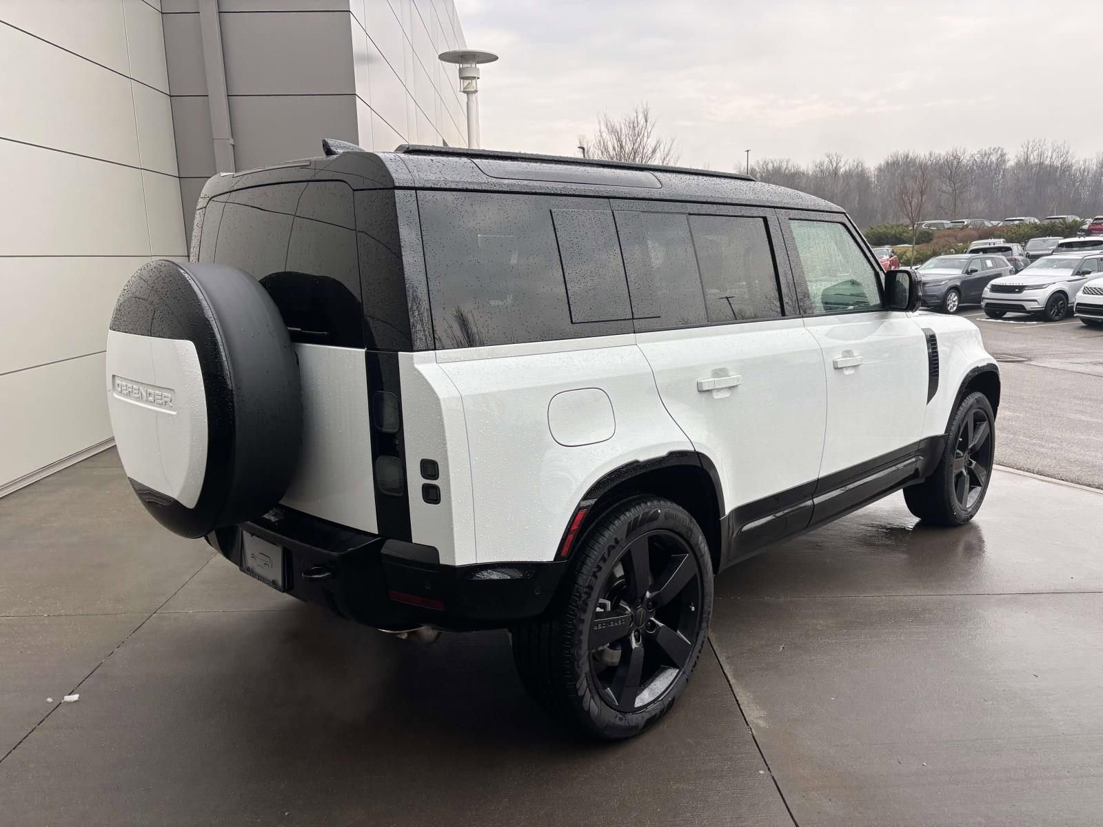 New 2026 Land Rover Defender 110 X-Dynamic SE image 5