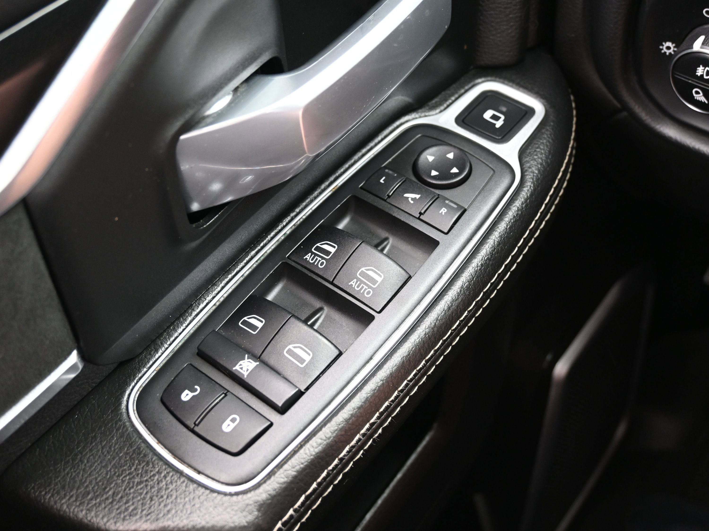 Used 2020 RAM 2500 Laramie w/ Night Edition image 25