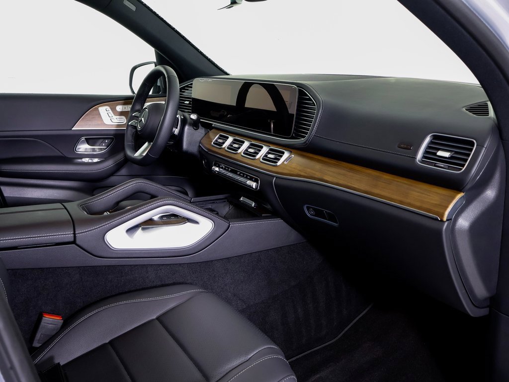 Used 2025 Mercedes-Benz GLS 450 4MATIC image 9