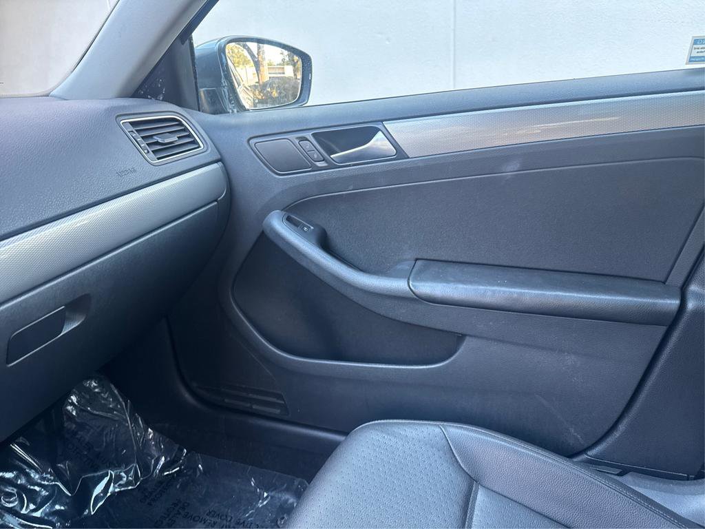 Used 2017 Volkswagen Jetta SE FWD image 21