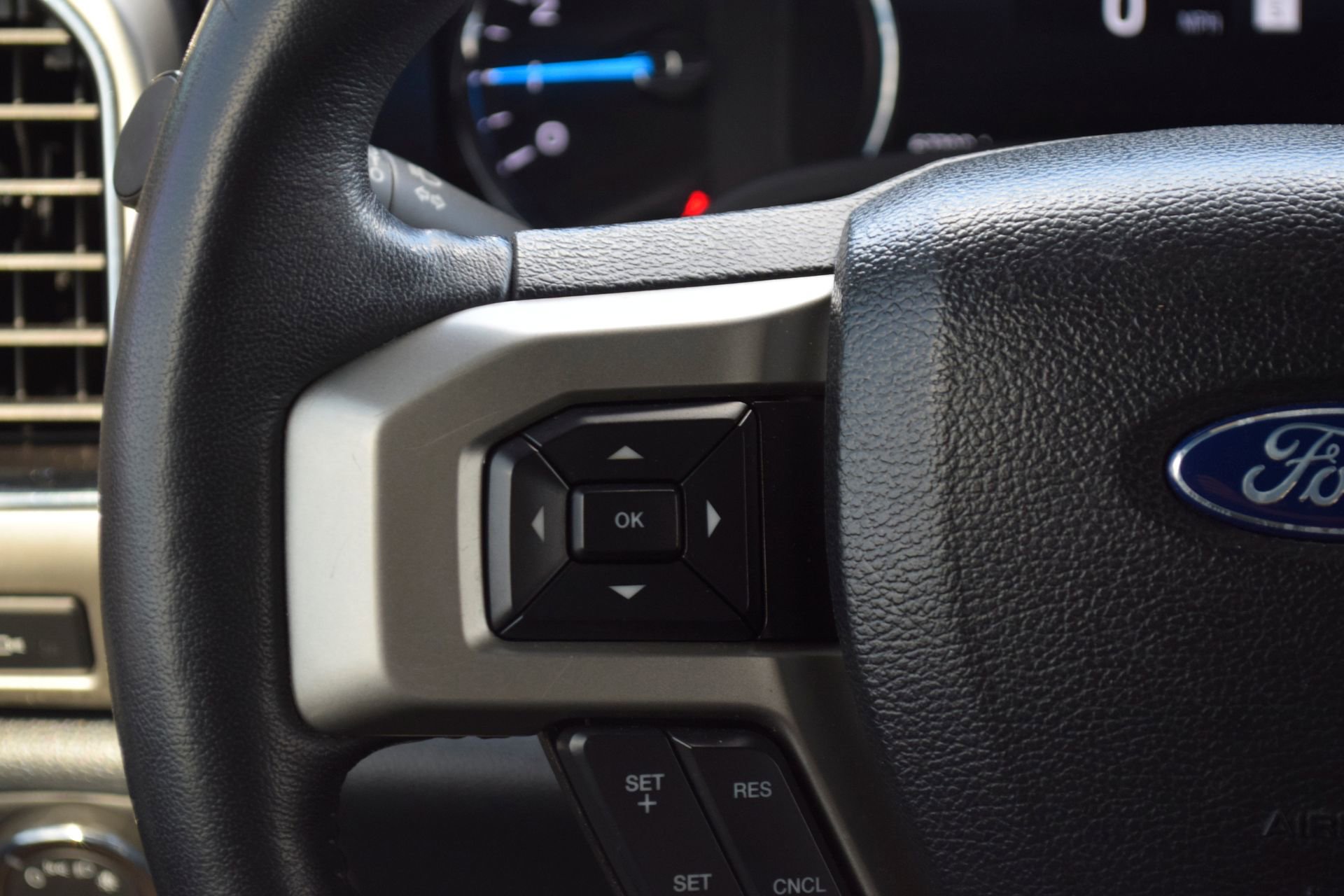 Used 2022 Ford F250 Lariat w/ Lariat Ultimate Package AWD/4WD image 9