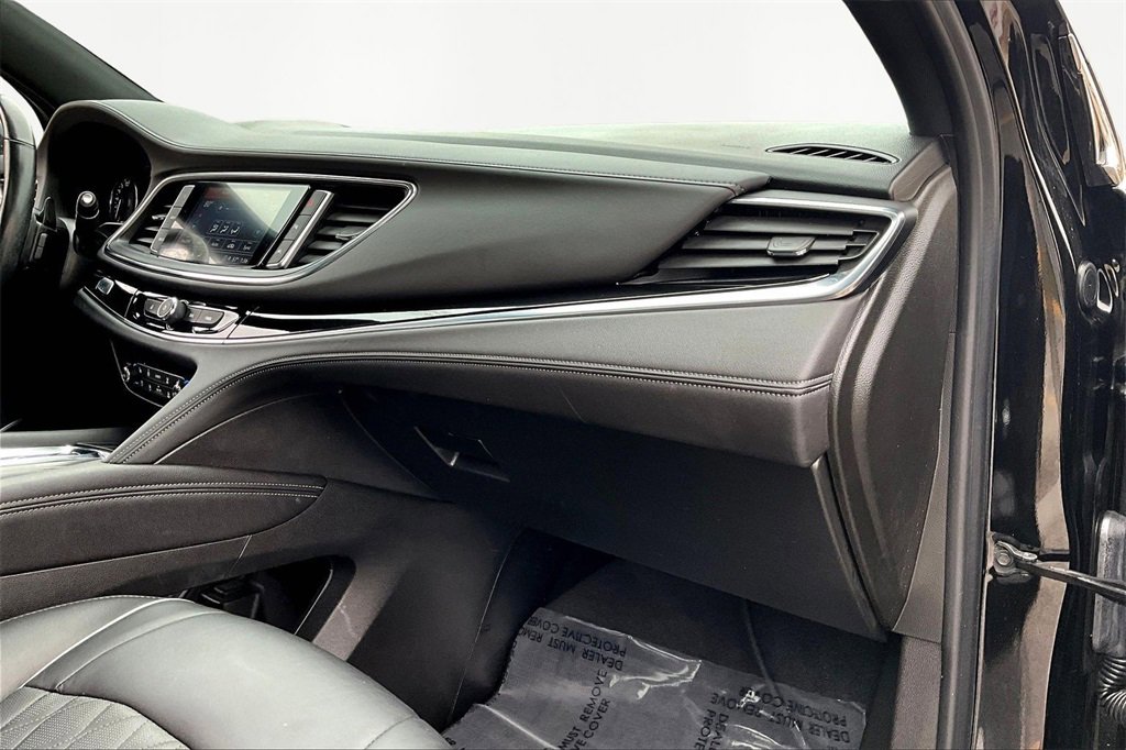Used 2022 Buick Enclave Avenir w/ Avenir Technology Package image 17