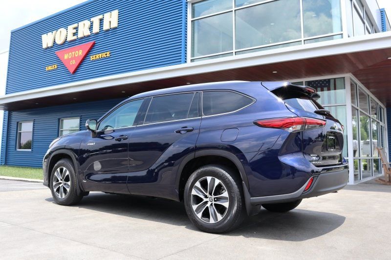 Used 2021 Toyota Highlander XLE image 5