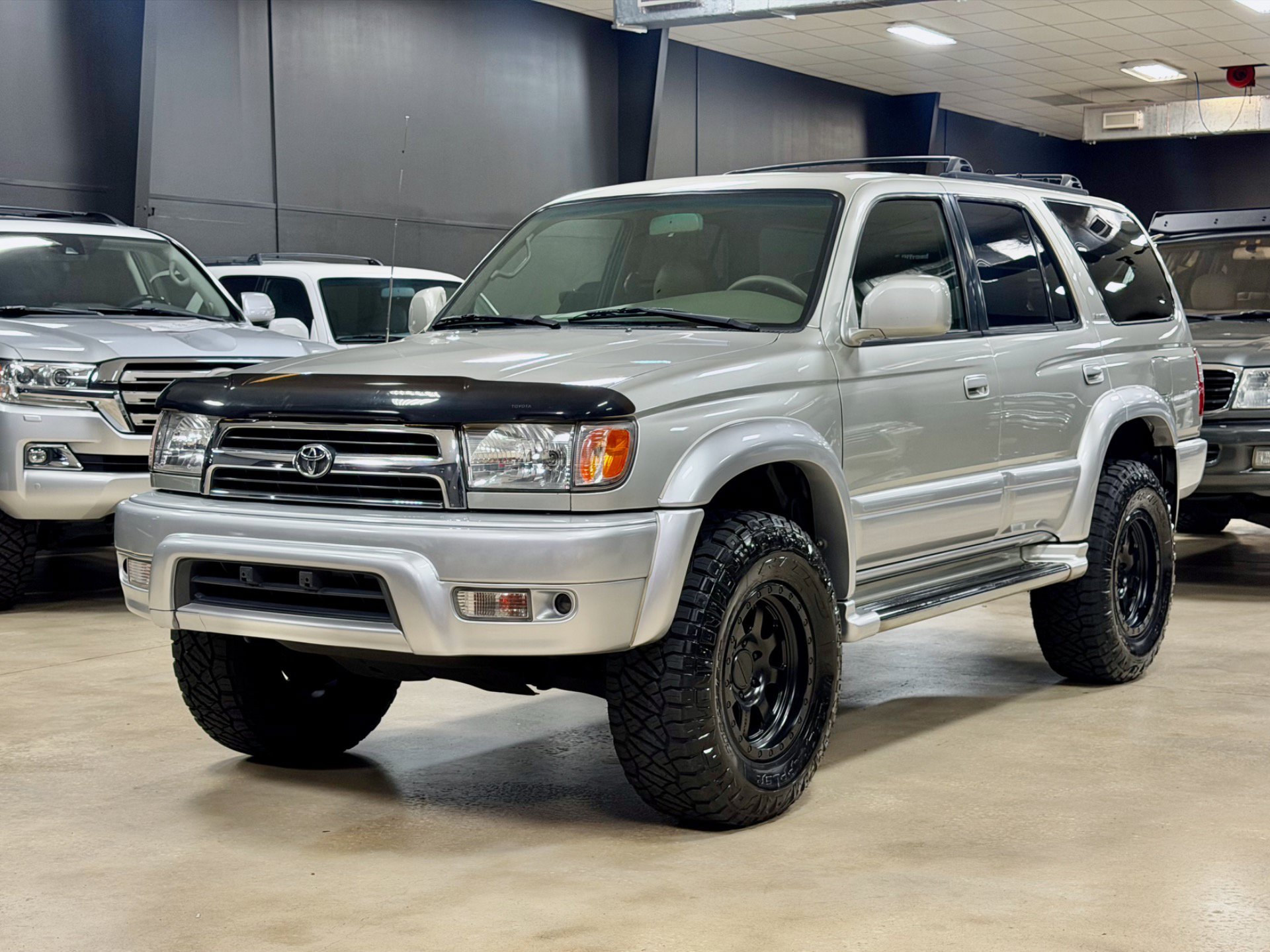 Used 2000 Toyota 4Runner Limited AWD/4WD image 2