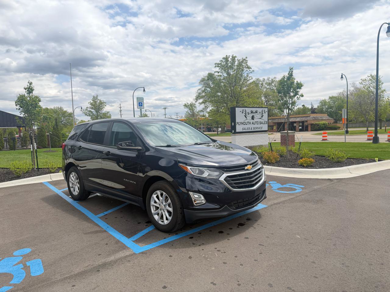 Used 2021 Chevrolet Equinox LS w/ LS Convenience Package FWD image 3