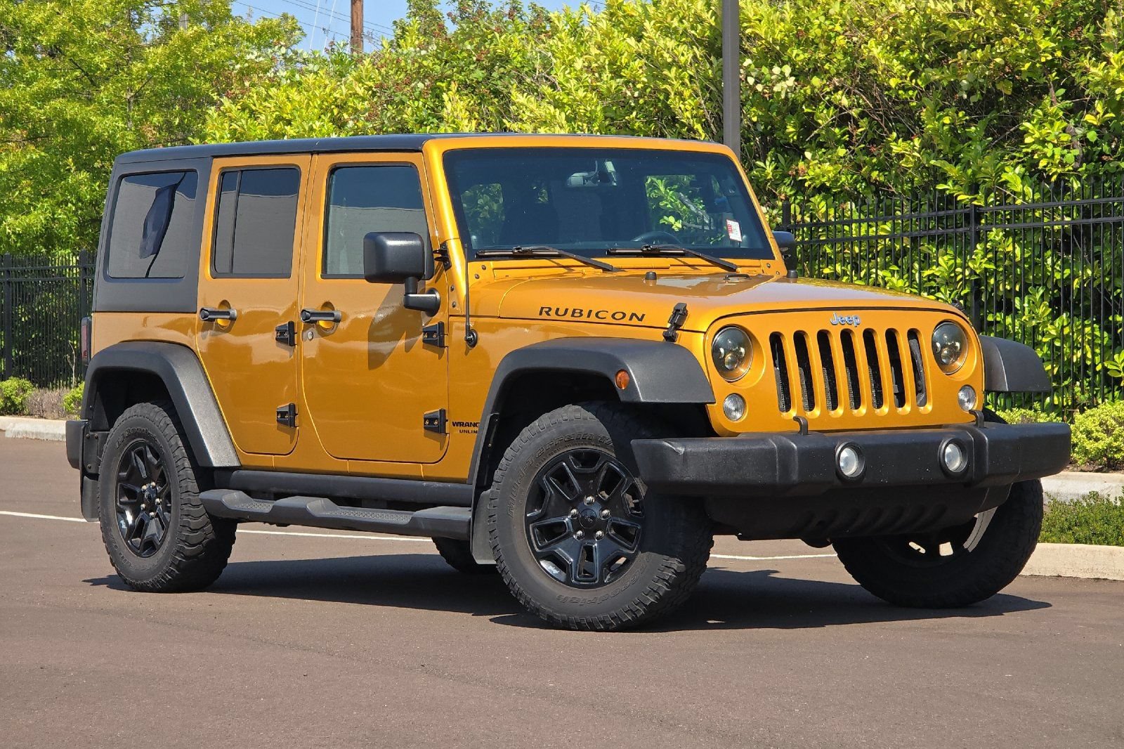 Used 2014 Jeep Wrangler Unlimited Rubicon w/ Dual Top Group AWD/4WD image 2