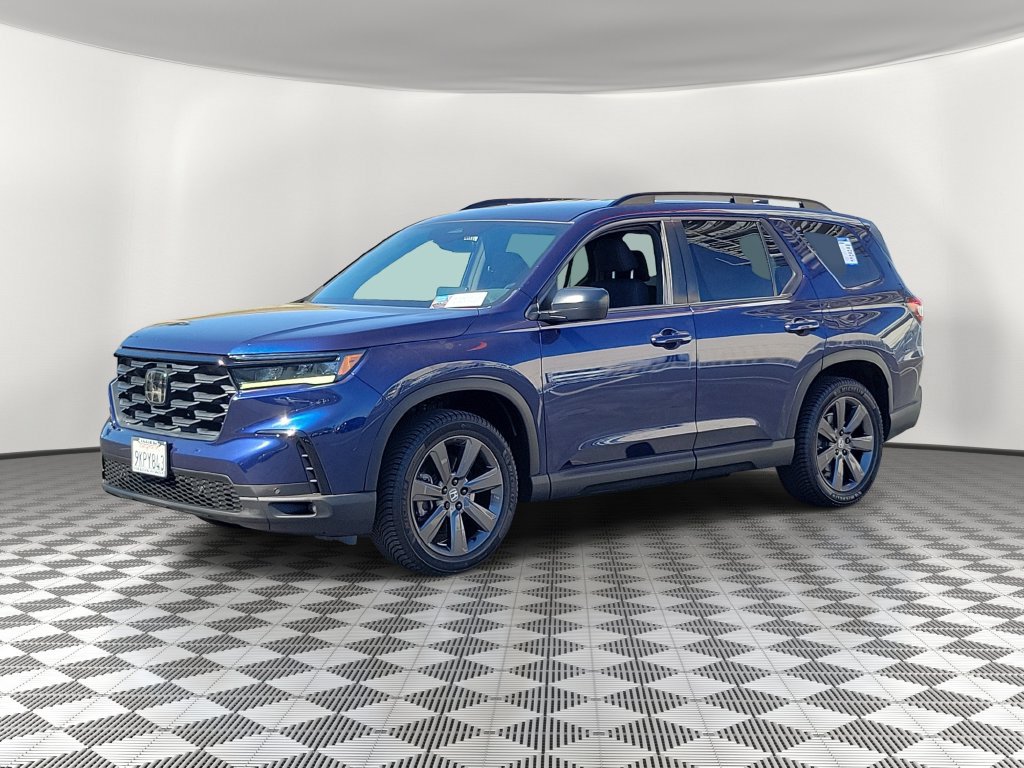 Certified 2024 Honda Pilot Sport image 3