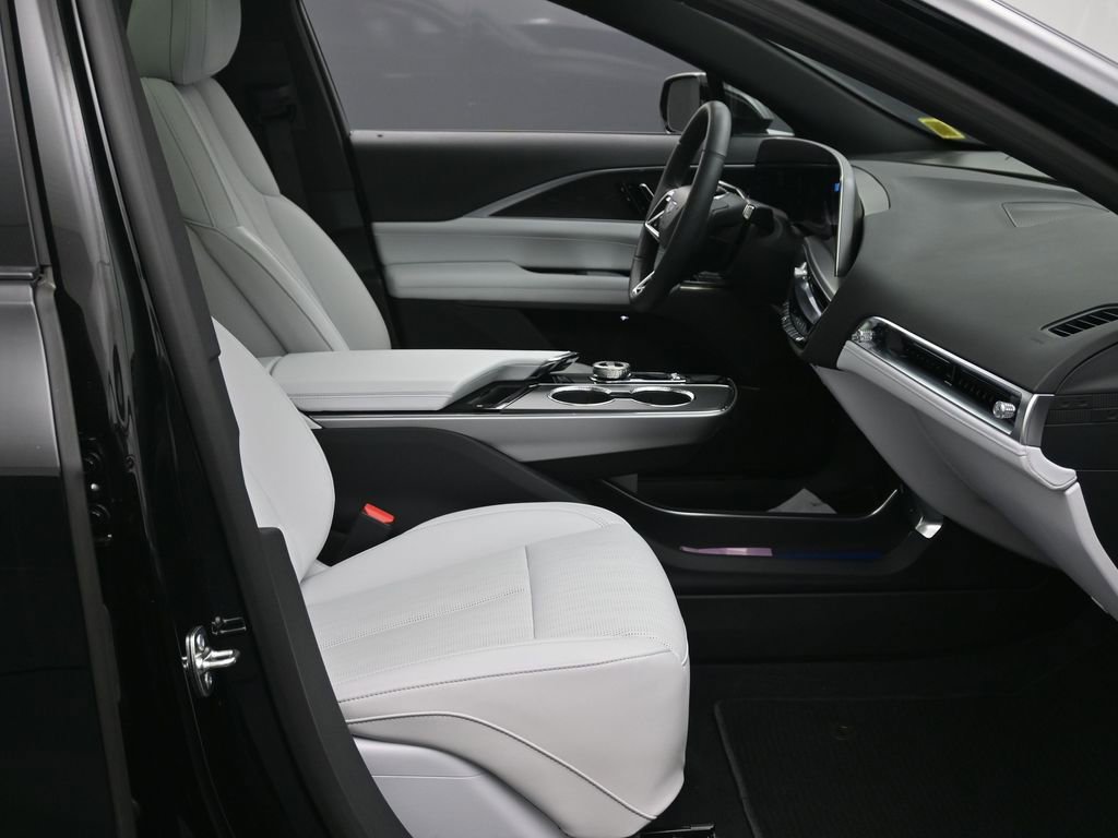 Used 2025 Cadillac Lyriq Luxury AWD/4WD image 11