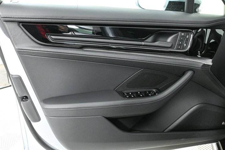 New 2025 Porsche Panamera 4 image 6