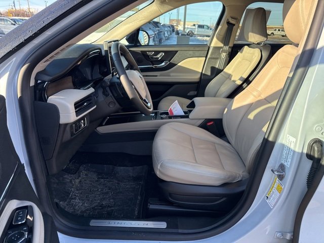 Used 2025 Lincoln Corsair Reserve image 12