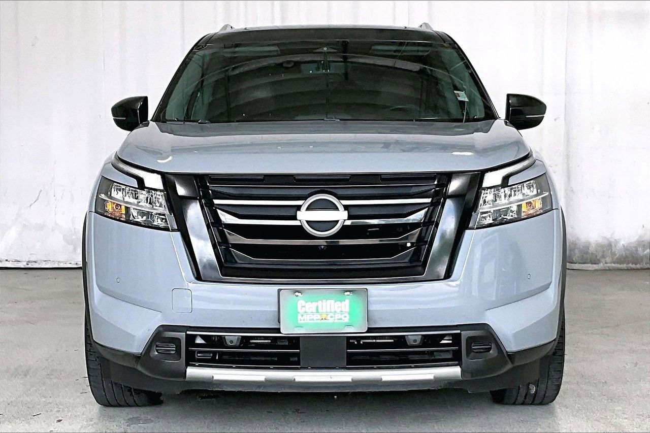 Used 2023 Nissan Pathfinder Platinum w/ Cargo Package FWD image 2