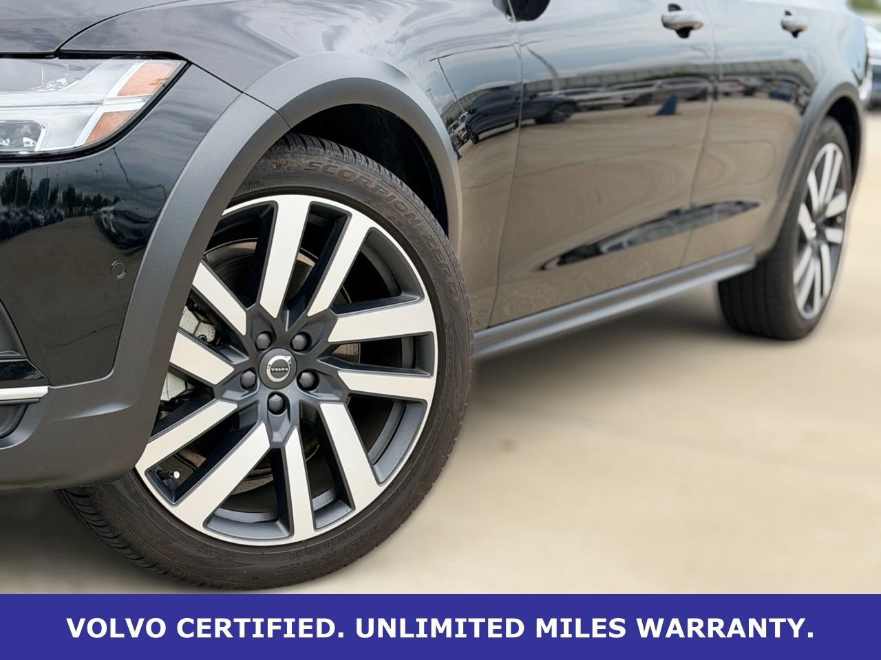 Certified 2025 Volvo V90 B6 Cross Country Ultra AWD/4WD image 9