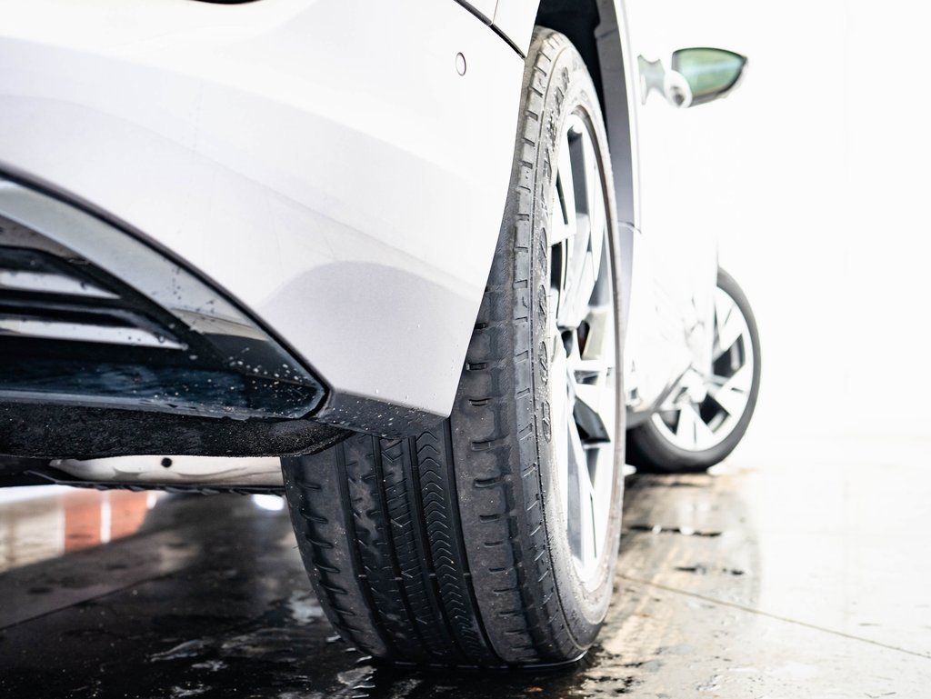 Used 2022 Audi e-tron Premium w/ Convenience Plus Package image 40