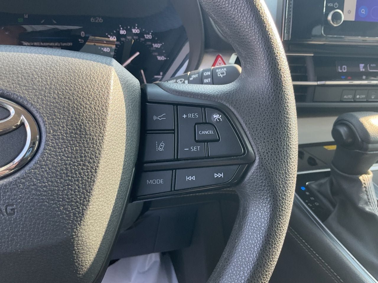 Used 2025 Toyota Sienna LE FWD image 36