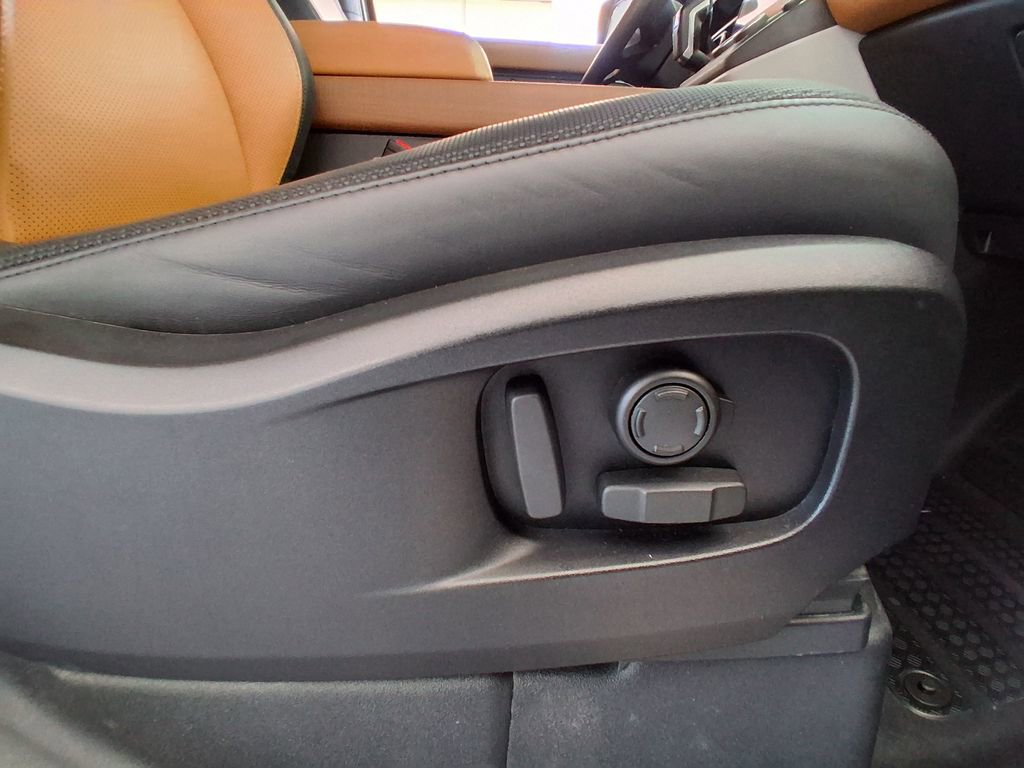 Used 2023 Land Rover Defender 90 X-Dynamic SE image 22