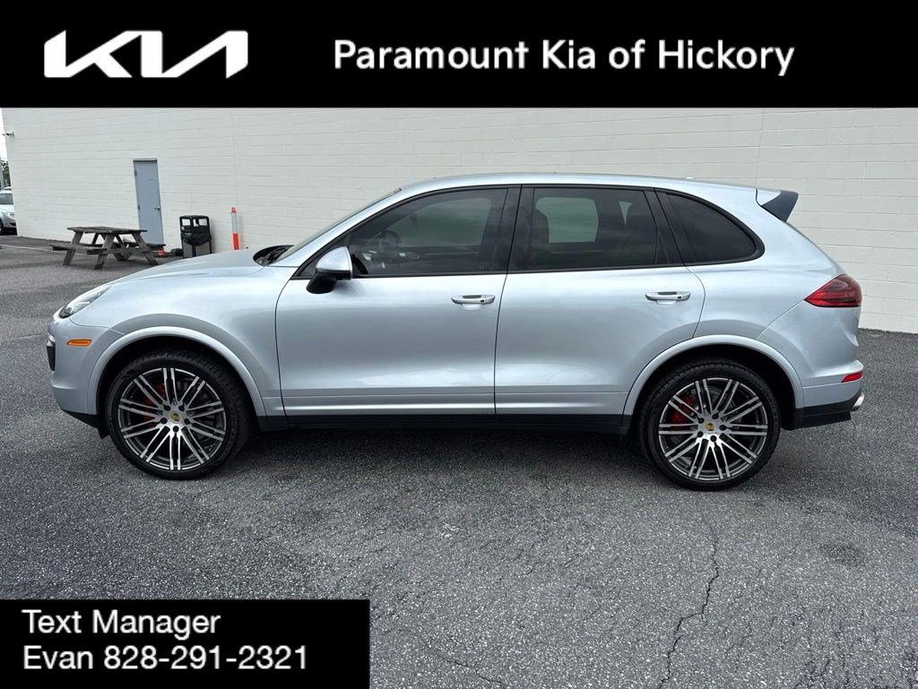 Used 2017 Porsche Cayenne Platinum Edition AWD/4WD image 3
