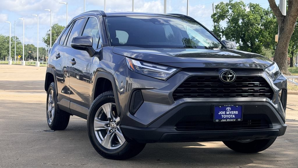 Used 2025 Toyota RAV4 XLE FWD image 2