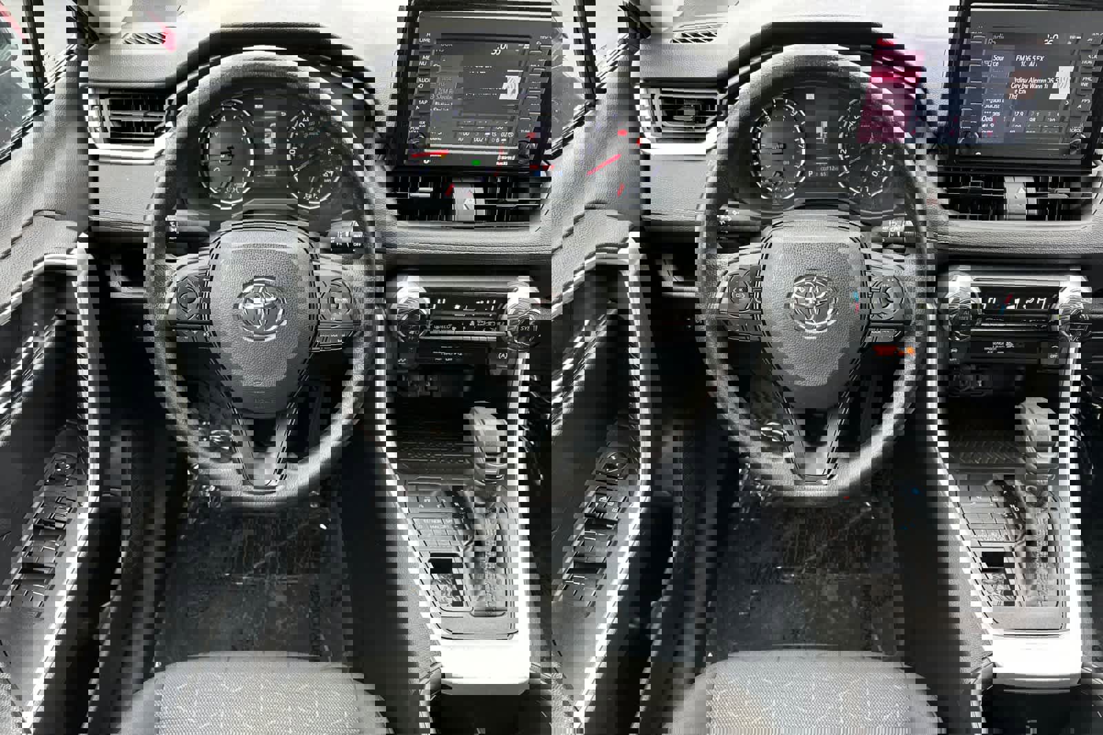 Used 2022 Toyota RAV4 XLE image 15