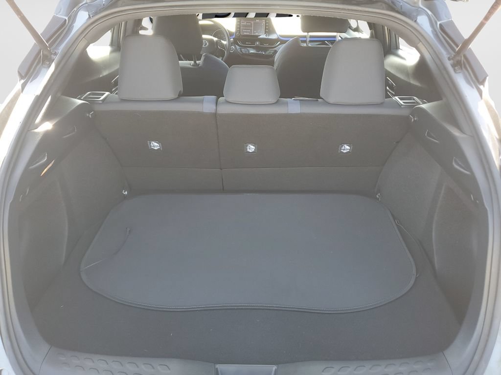 Used 2022 Toyota C-HR XLE FWD image 9