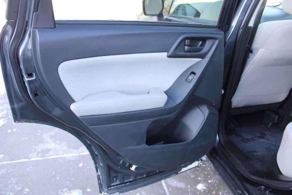 Used 2017 Subaru Forester 2.5i Premium image 24